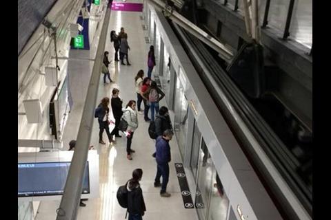 tn_cl-santiago_metro_line_6_platform.jpg